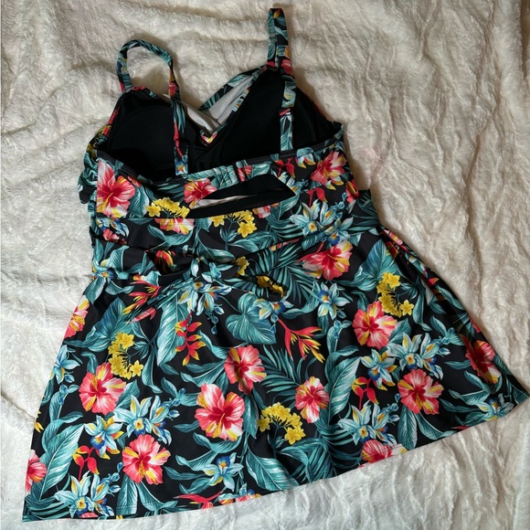 Old Navy Tropical One Piece Swimsuit Swim dress Size 2X Women’s - Picture 4 of 8